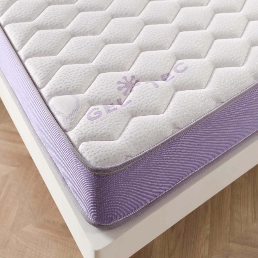 Refreshing micro-cellular structure - Reduces heat and moisture accumulation for cool sleep.