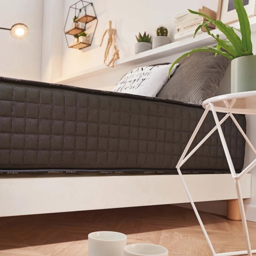 Reversible Titanium mattress – summer/winter sides, temperature-regulating memory foam, ideal for back pain.